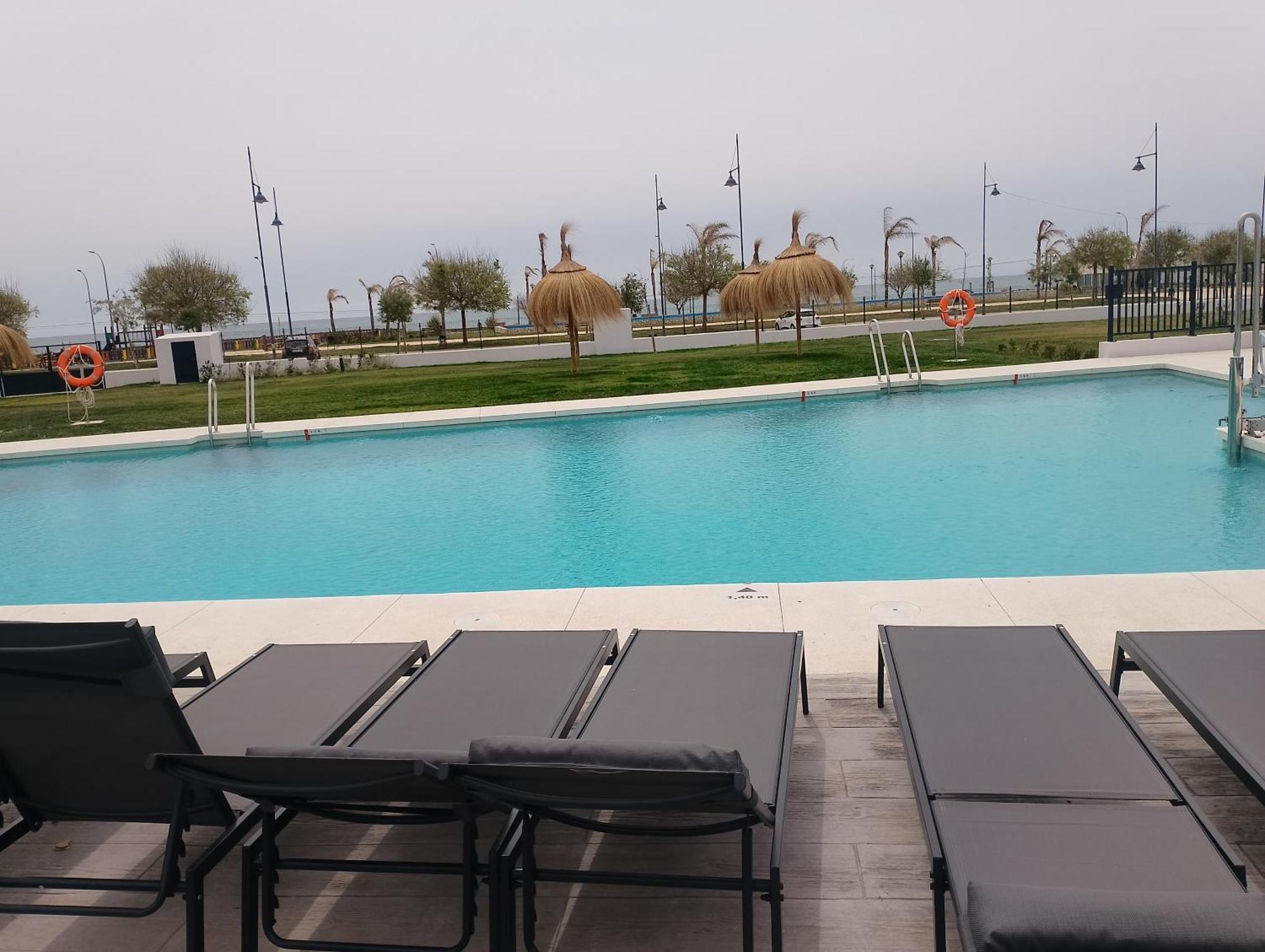 Ferienwohnung Bajo Con Jardin En Primera Linea De Playa Málaga Exterior foto
